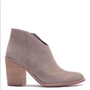 Jeffrey Campbell Laszlo Greige Suede Block Heel Ankle Boots Size 9.5 LNC